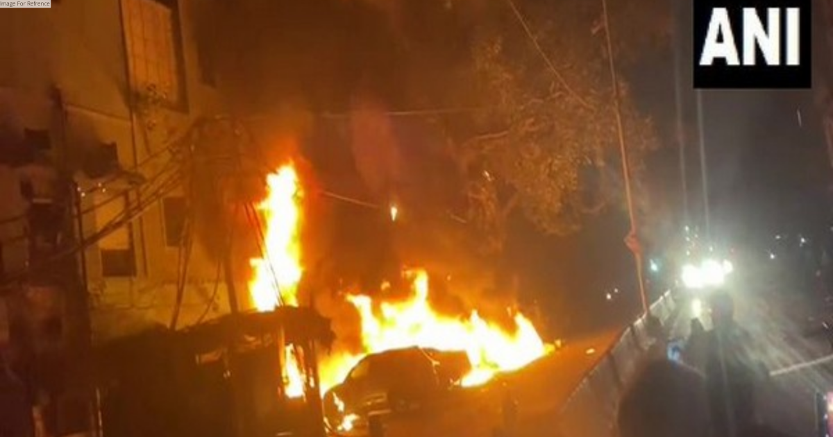 Delhi: Massive fire breaks out in Sadar Bazaar area, several vehicles gutted